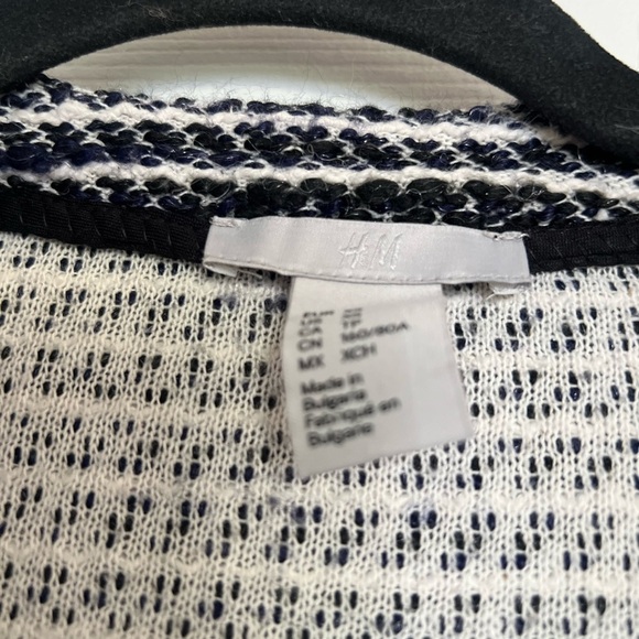 H&M Short Jacket Cardi Size XS - Picture 2 of 2